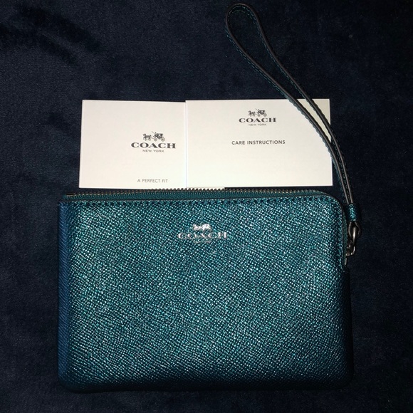 Coach Handbags - Coach Wristlet